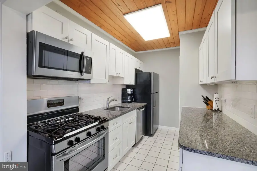 53 Skyhill Rd #302, Alexandria, VA 22314 - Image #2