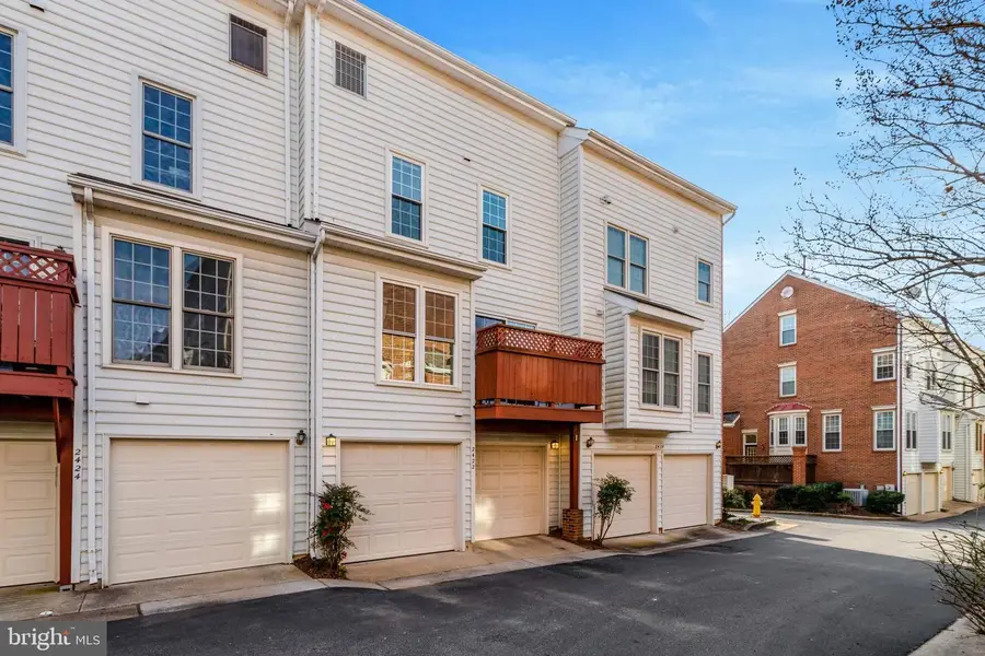 2422 N Hampton Dr, Alexandria, VA 22311 - Image #2