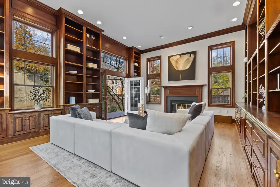 407 Tyler Pl, Alexandria, VA 22302 - Image #2