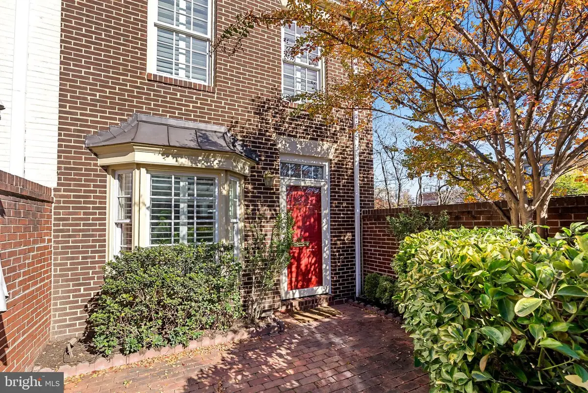 564 N Saint Asaph St N, Alexandria, VA 22314 - Image #1