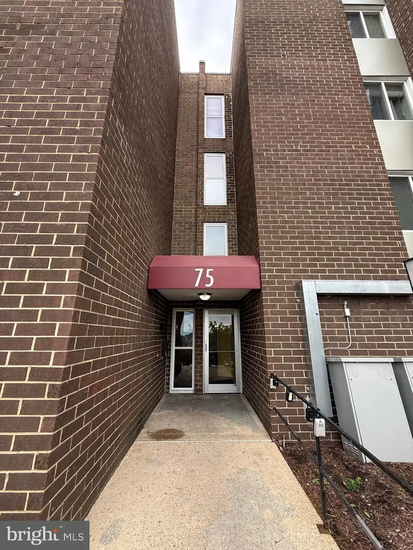 75 S Reynolds St #306, Alexandria, VA 22304 - Image #1