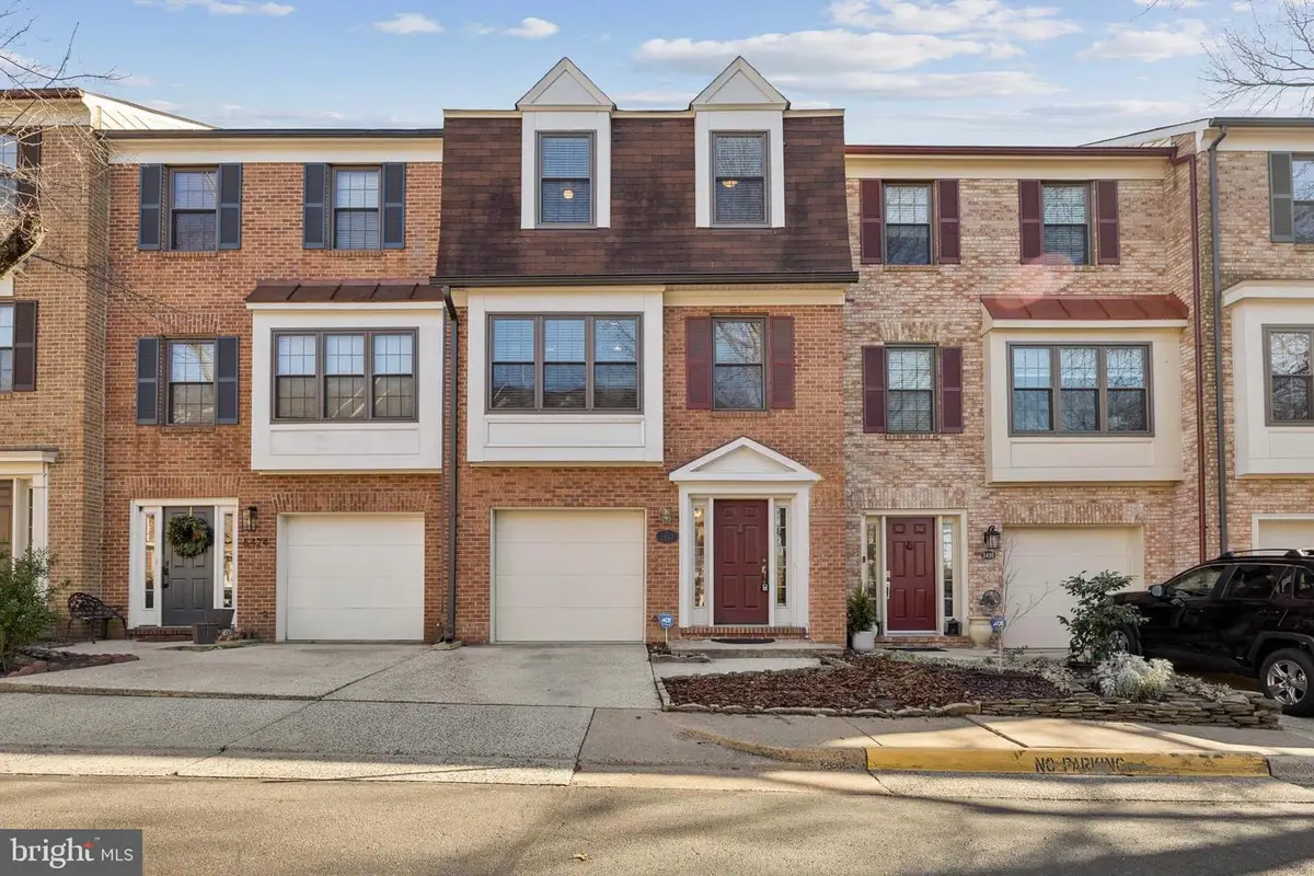 5422 Wycklow Ct, Alexandria, VA 22304 - Image #1