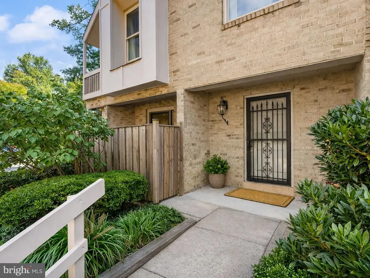 1641 Kenwood Ave, Alexandria, VA 22302 - Image #1