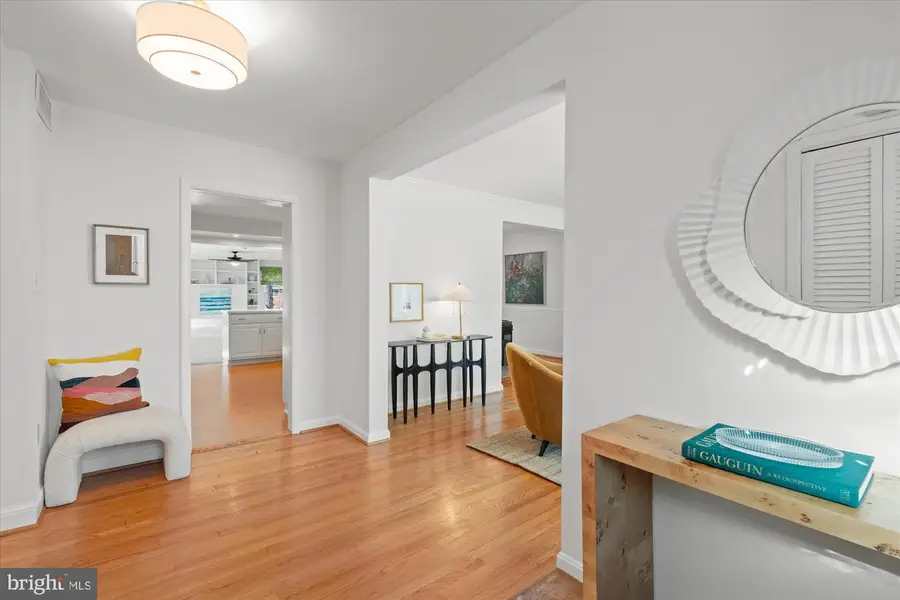 2904 Farm Rd, Alexandria, VA 22302 - #3