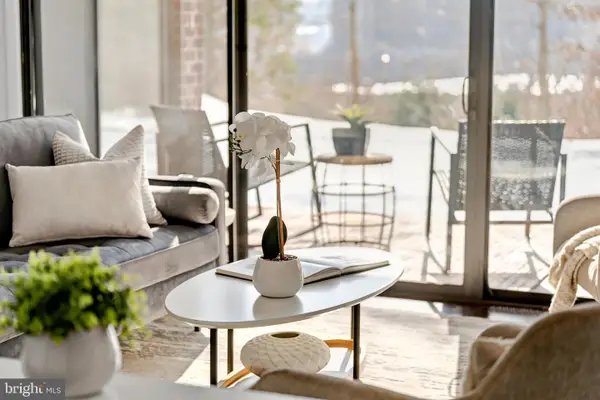 110 Roberts Ln #100, ALEXANDRIA, VA 22314