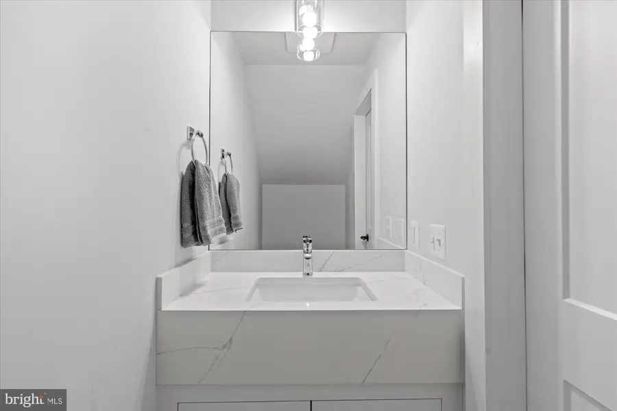 222 Green St, Alexandria, VA 22314 - #3