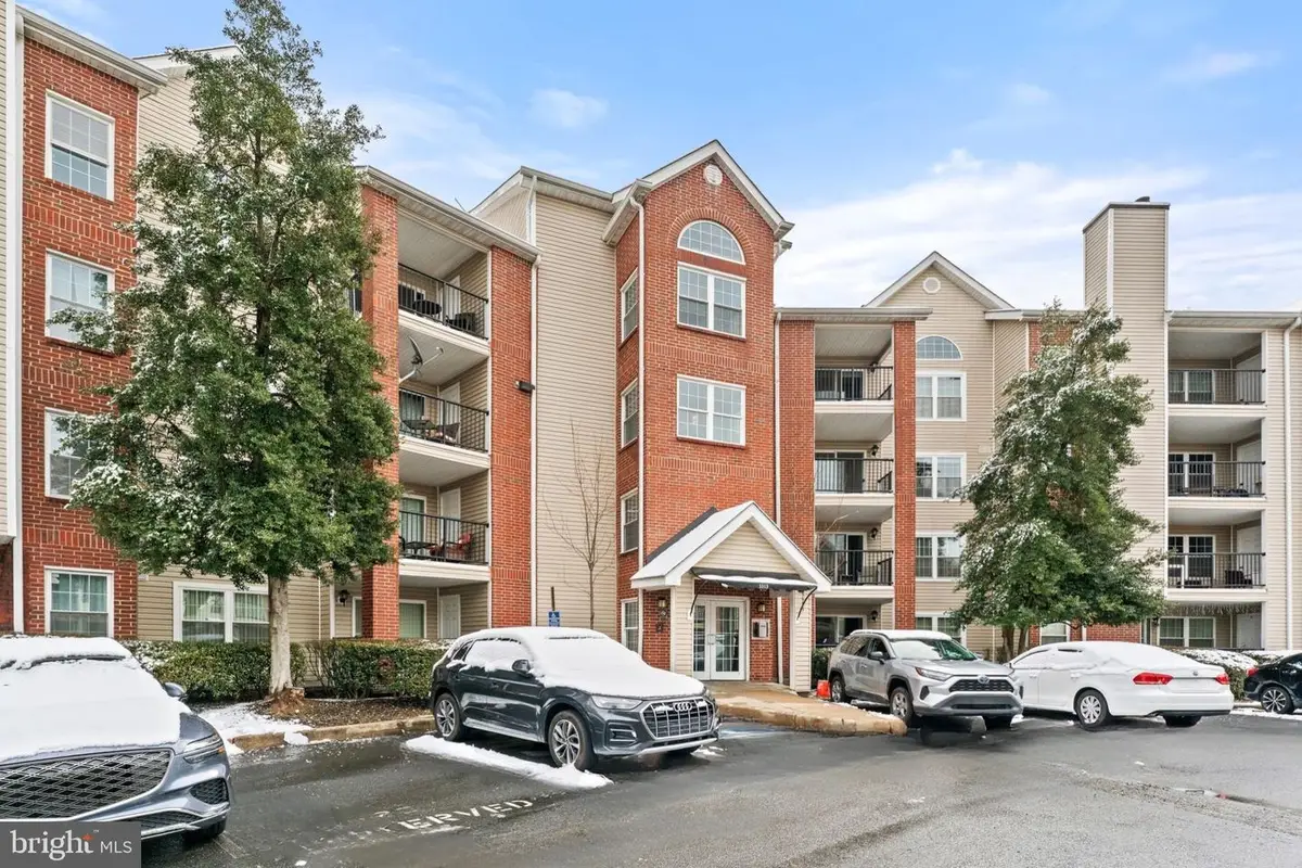 3313 Wyndham Cir #2210, Alexandria, VA 22302 - #1
