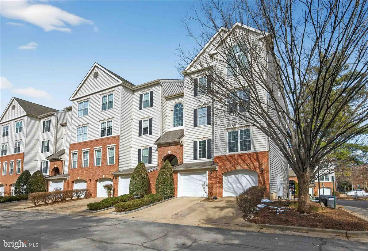 4667 Longstreet Ln #106, Alexandria, VA 22311 - #1