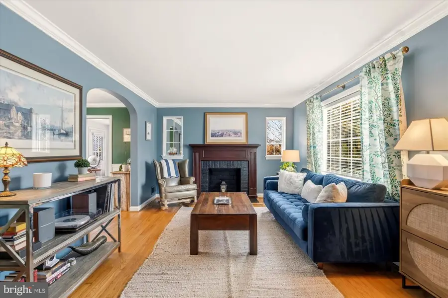 802 Grand View Dr, Alexandria, VA 22305 - #2