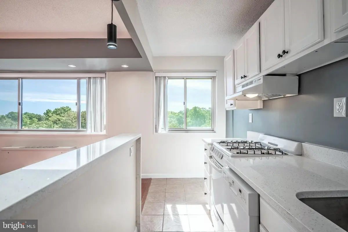 2500 N Van Dorn St #912, Alexandria, VA 22302 - #1