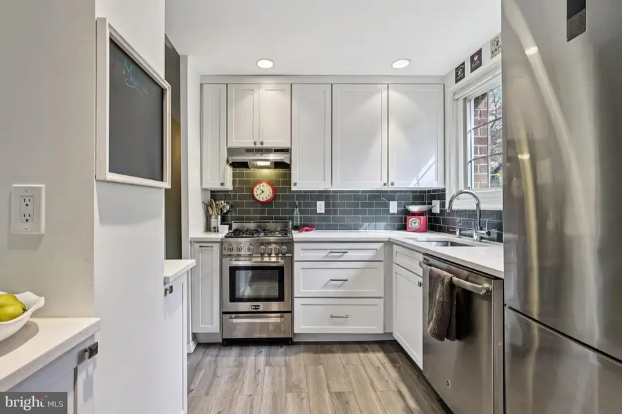 1256 Martha Custis Dr, Alexandria, VA 22302 - #3