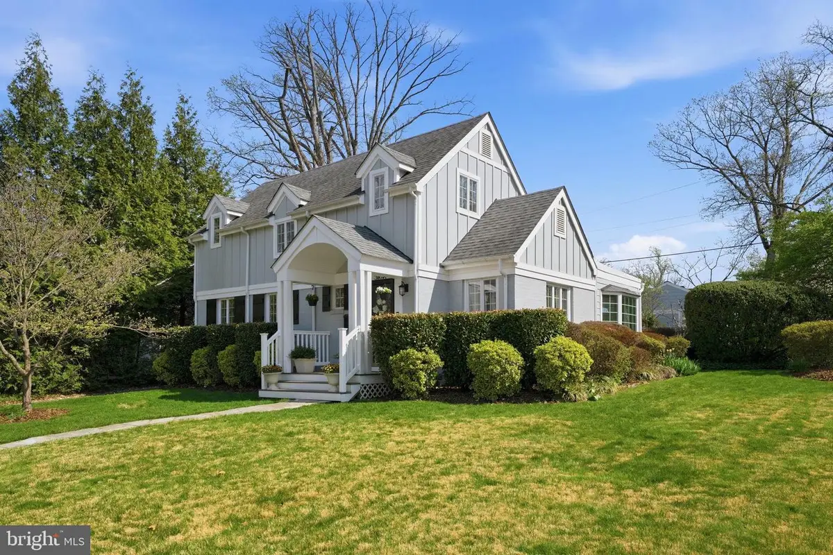 3101 Circle Hill Rd, Alexandria, VA 22305 - #1