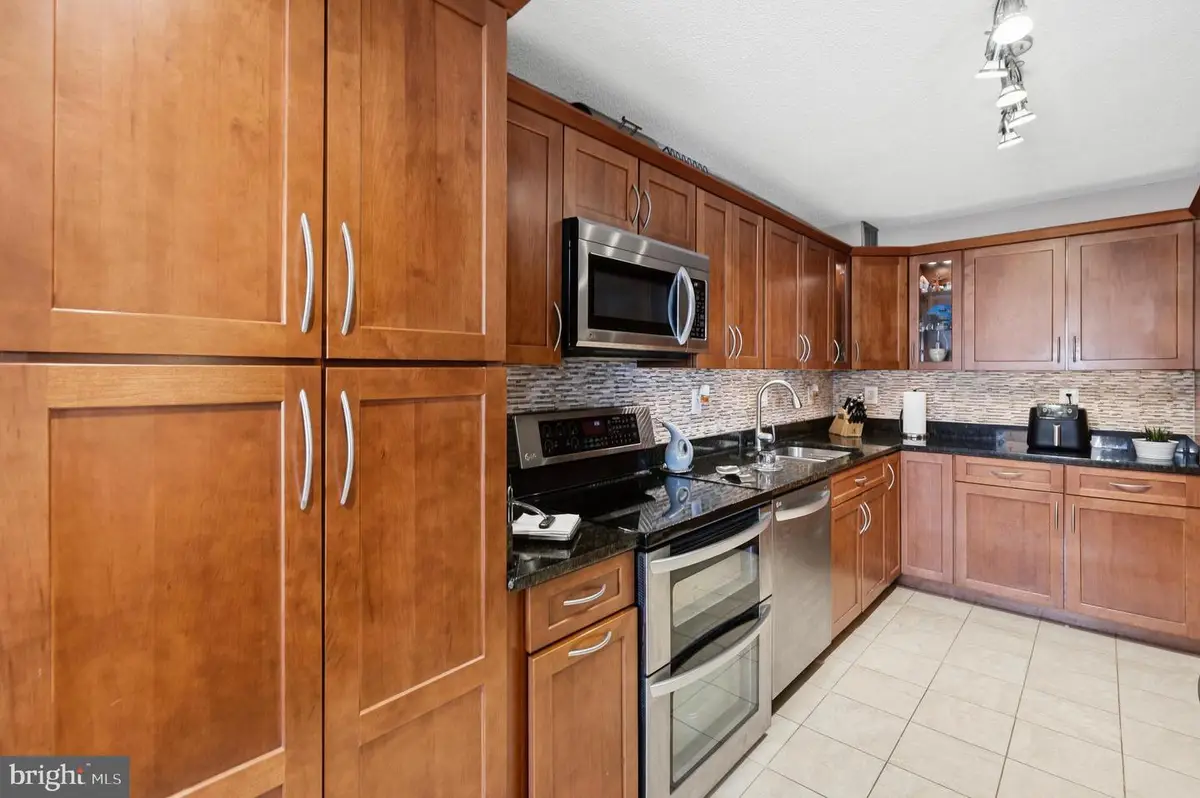 203 Yoakum Pkwy #410, Alexandria, VA 22304 - #1