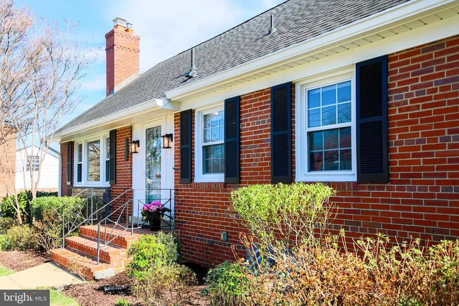 512 Crestwood Dr, Alexandria, VA 22302 - #2