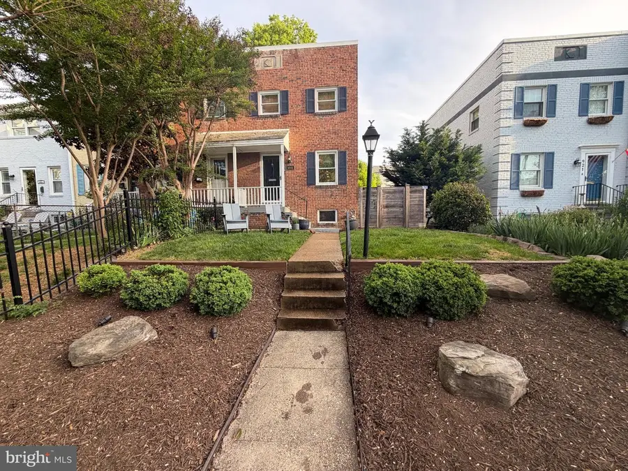 1001 Bashford Ln, Alexandria, VA 22314 - #2