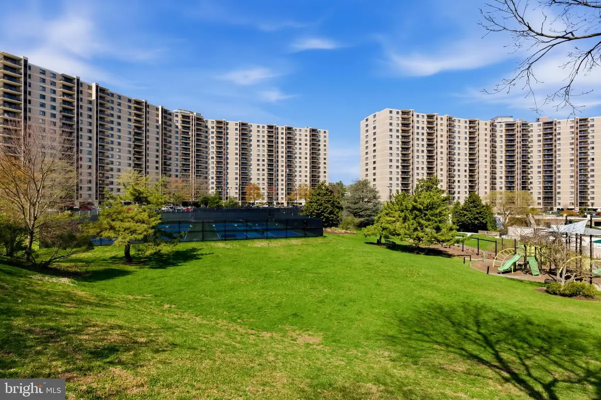 203 Yoakum Pkwy #906, Alexandria, VA 22304 - #1