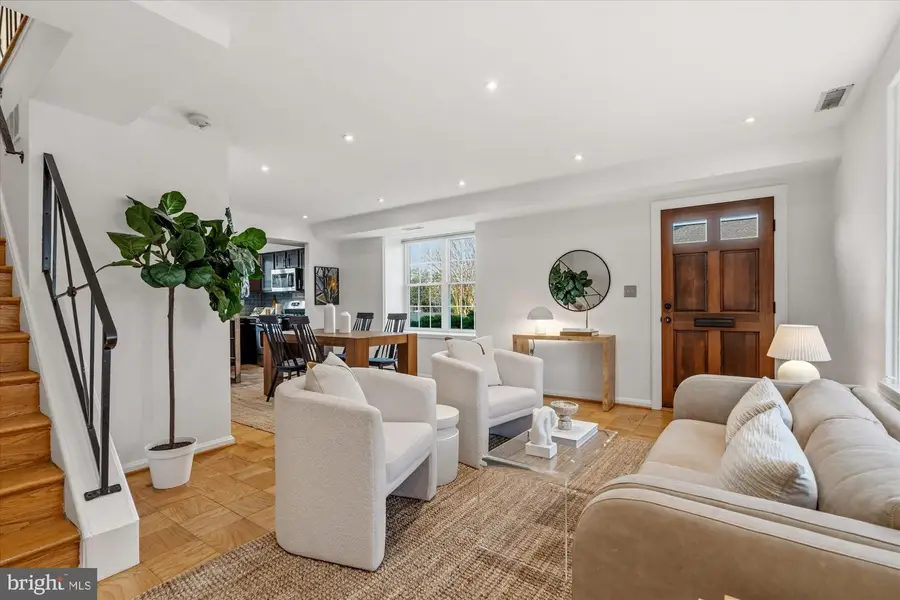 3827 Ingalls Ave, Alexandria, VA 22302 - #3