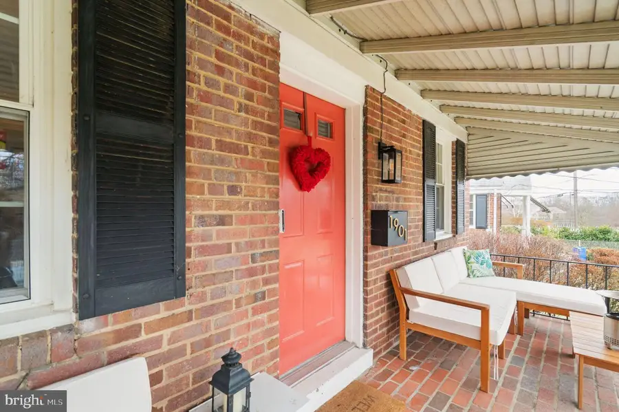 1901 Scroggins Rd, Alexandria, VA 22302 - #2