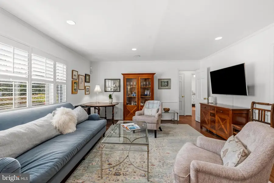 402 Skyhill Rd, Alexandria, VA 22314 - #2