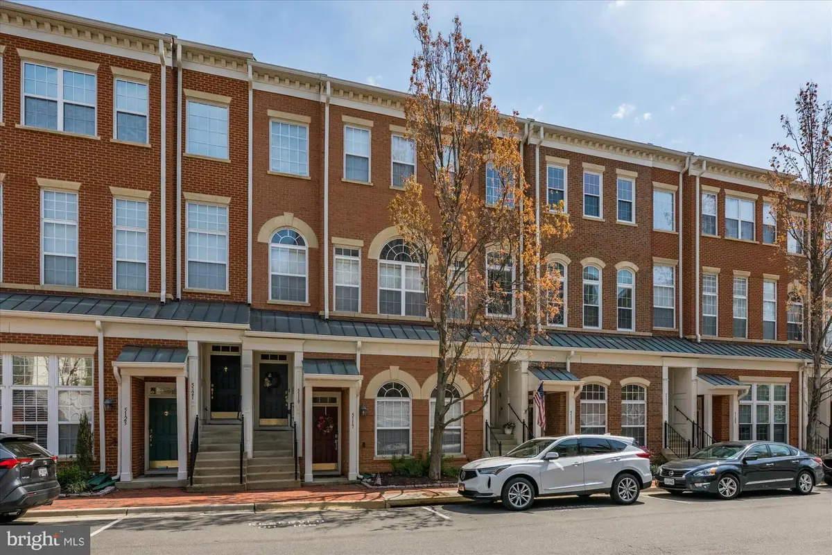 5115 Donovan Dr, Alexandria, VA 22304 - #1