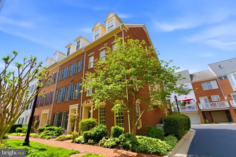 1221 Roundhouse Ln, Alexandria, VA 22314 - #2