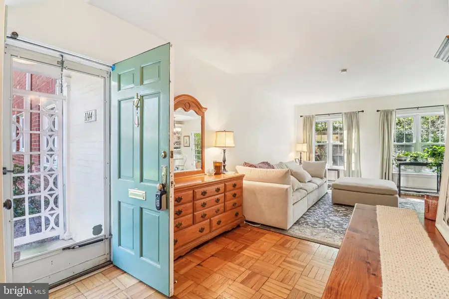 1144 Valley Dr, Alexandria, VA 22302 - #3