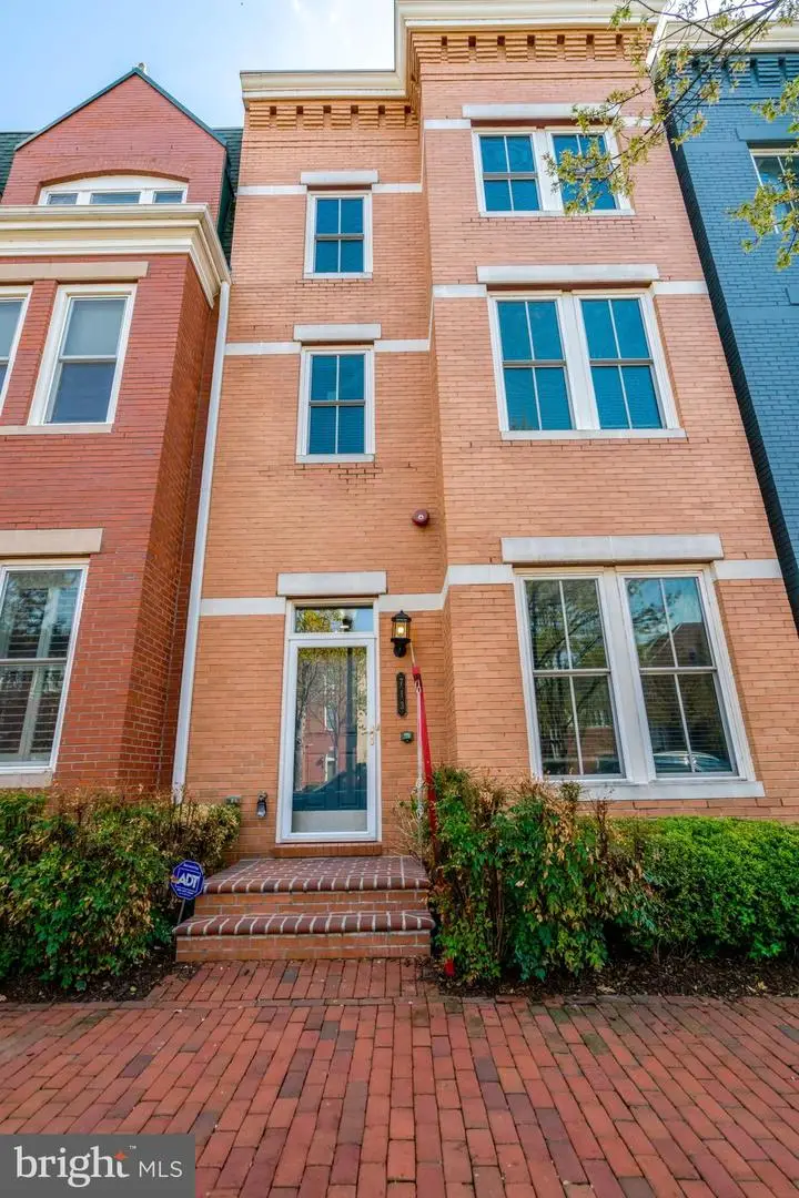 713 E Custis Ave, Alexandria, VA 22301 - #1