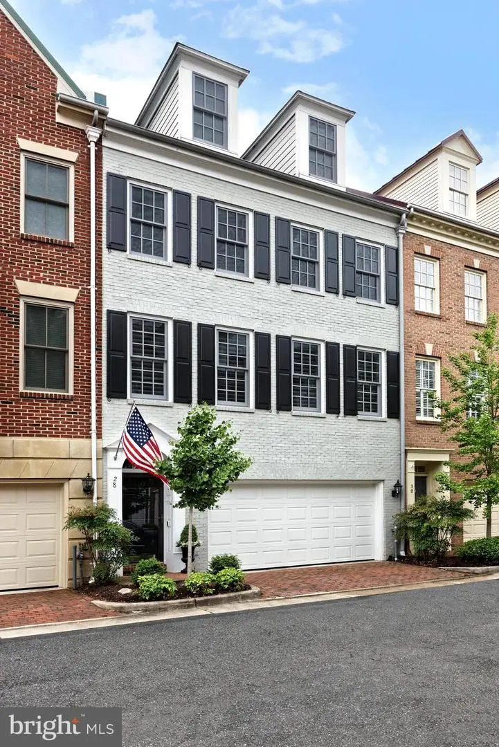 28 Alexander St, Alexandria, VA 22314 - #1