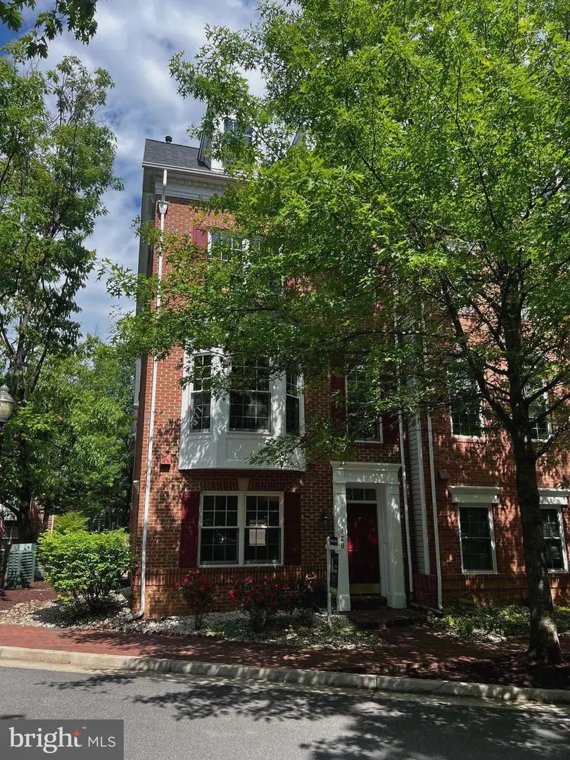 120 Martin Ln, Alexandria, VA 22304 - #1
