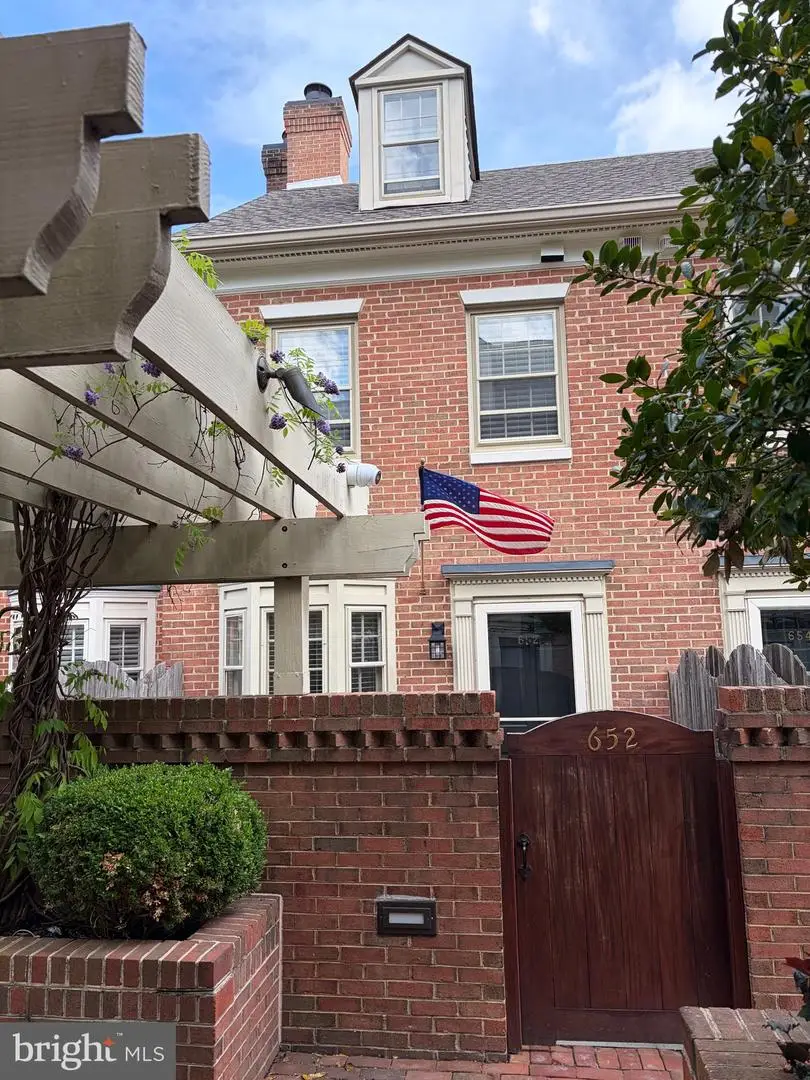 652 S Columbus St, Alexandria, VA 22314 - #1