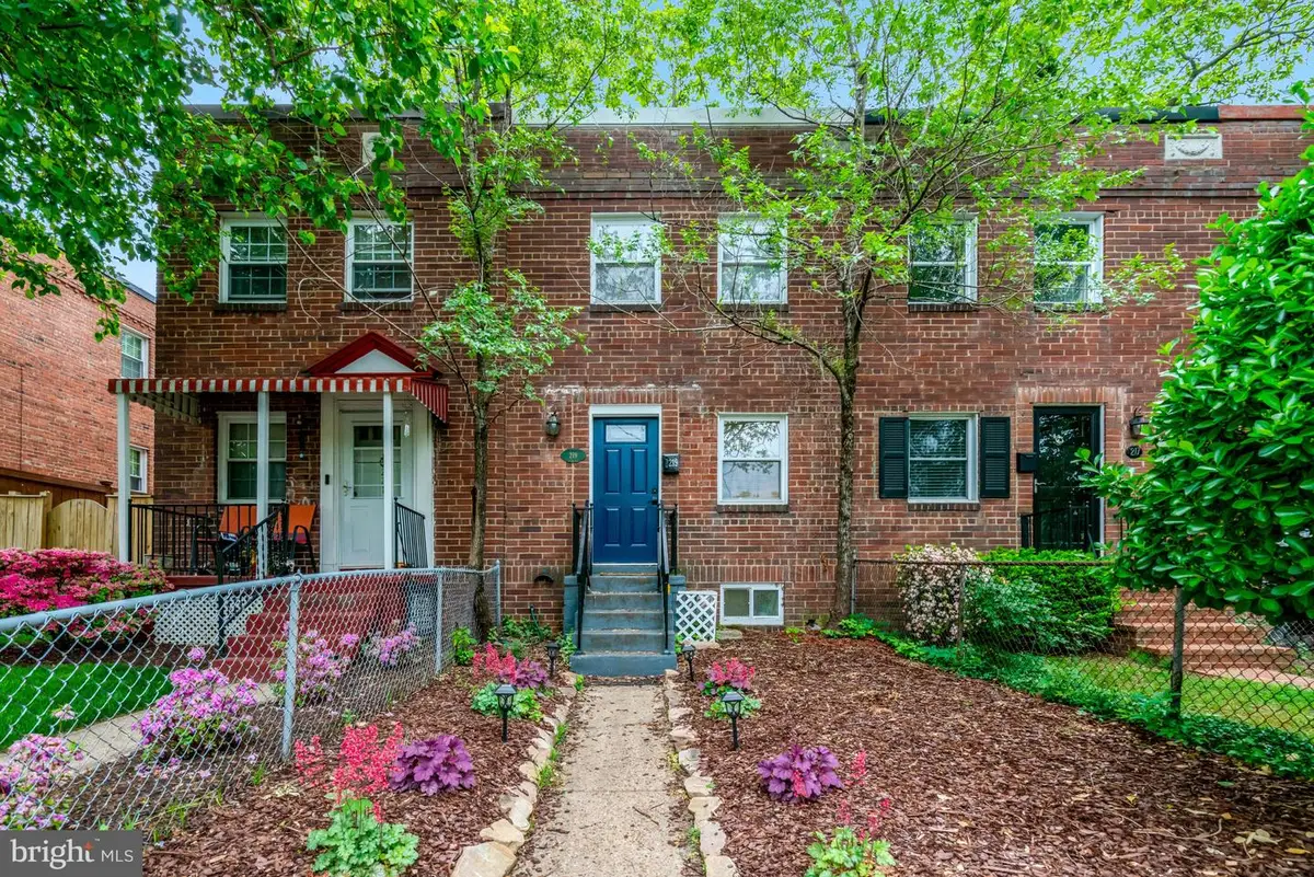 219 Buchanan St, Alexandria, VA 22314 - #1