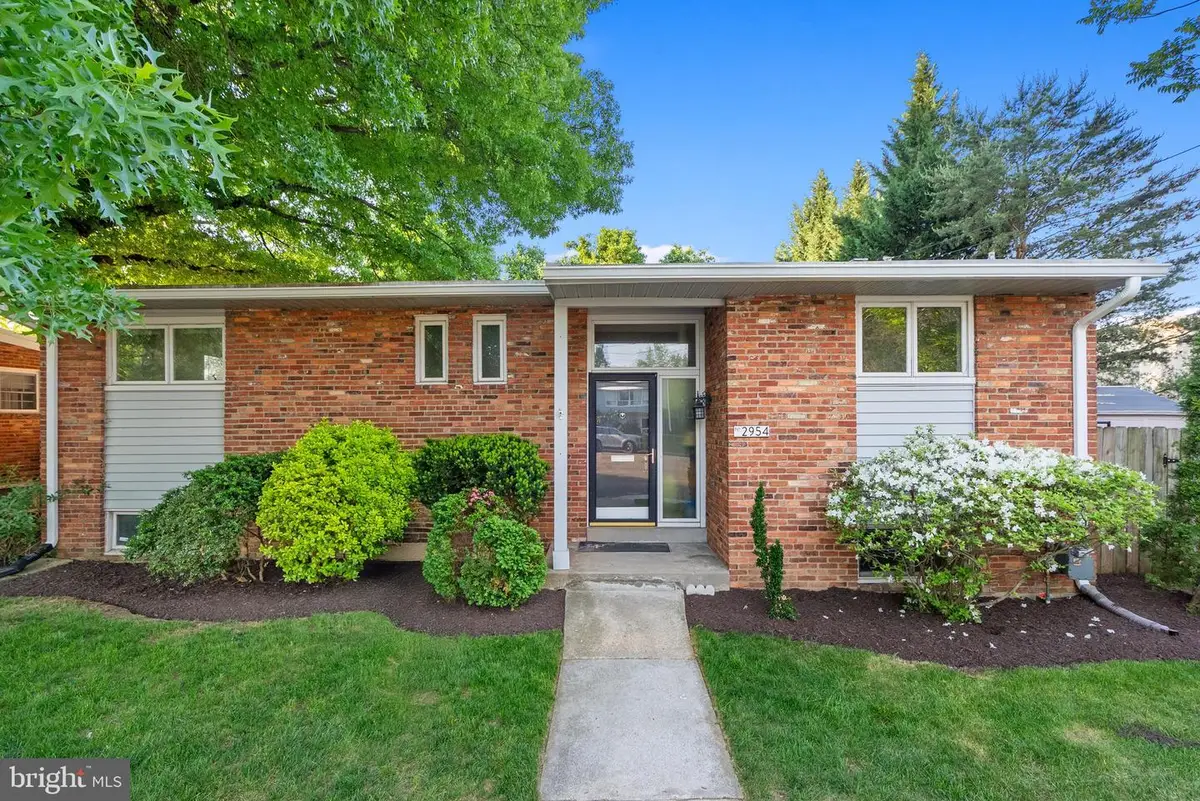 2954 Viewpoint Rd, Alexandria, VA 22314 - #1