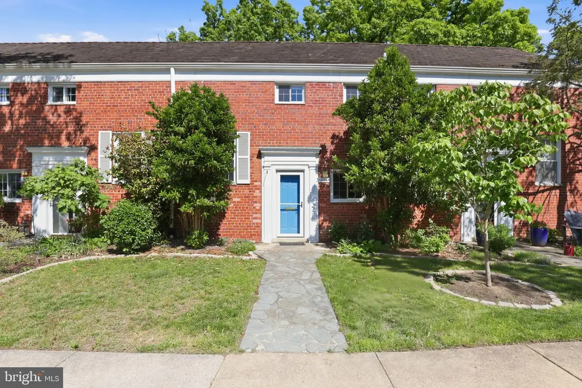 3114 Ravensworth Pl, Alexandria, VA 22302 - #1