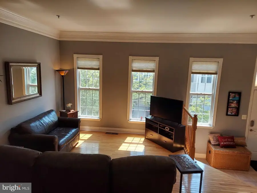 111 Lake Cook Dr, Alexandria, VA 22304 - #2