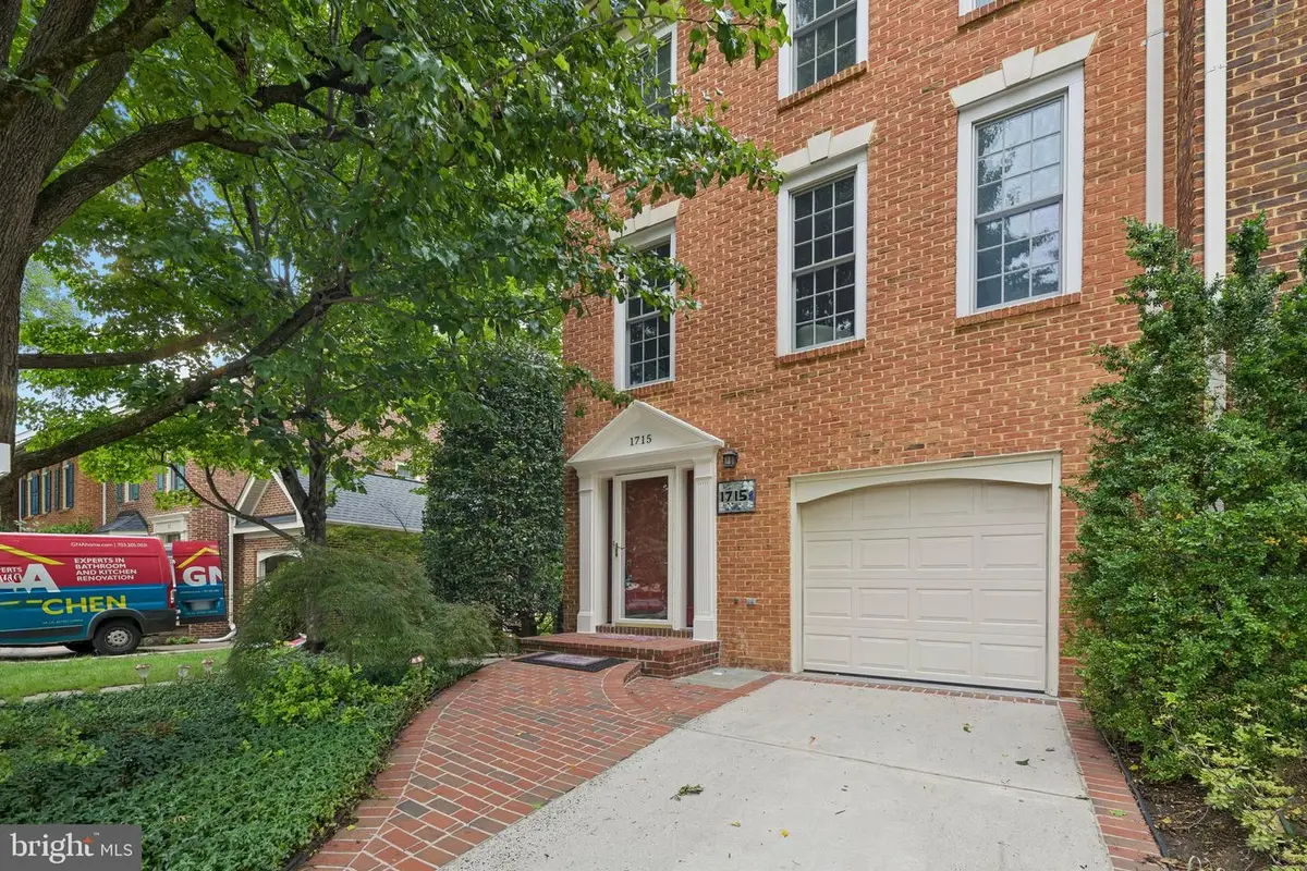 1715 Dogwood Dr, Alexandria, VA 22302 - #1