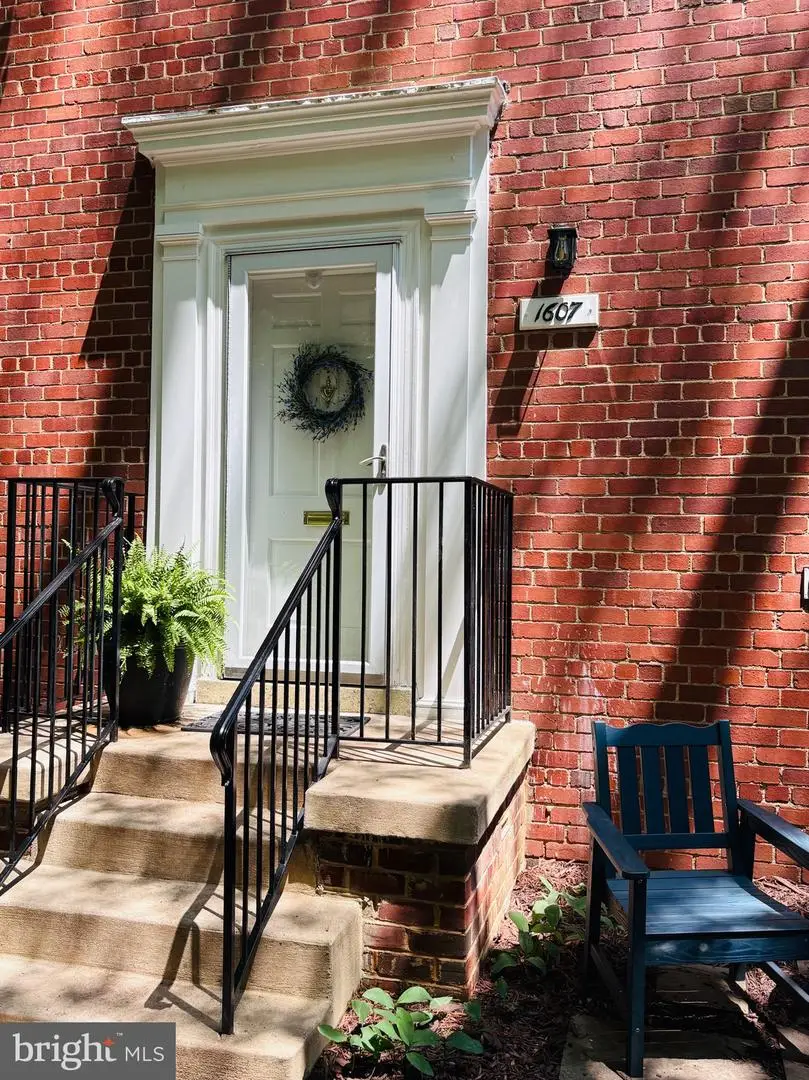 1607 Preston Rd, Alexandria, VA 22302 - #2