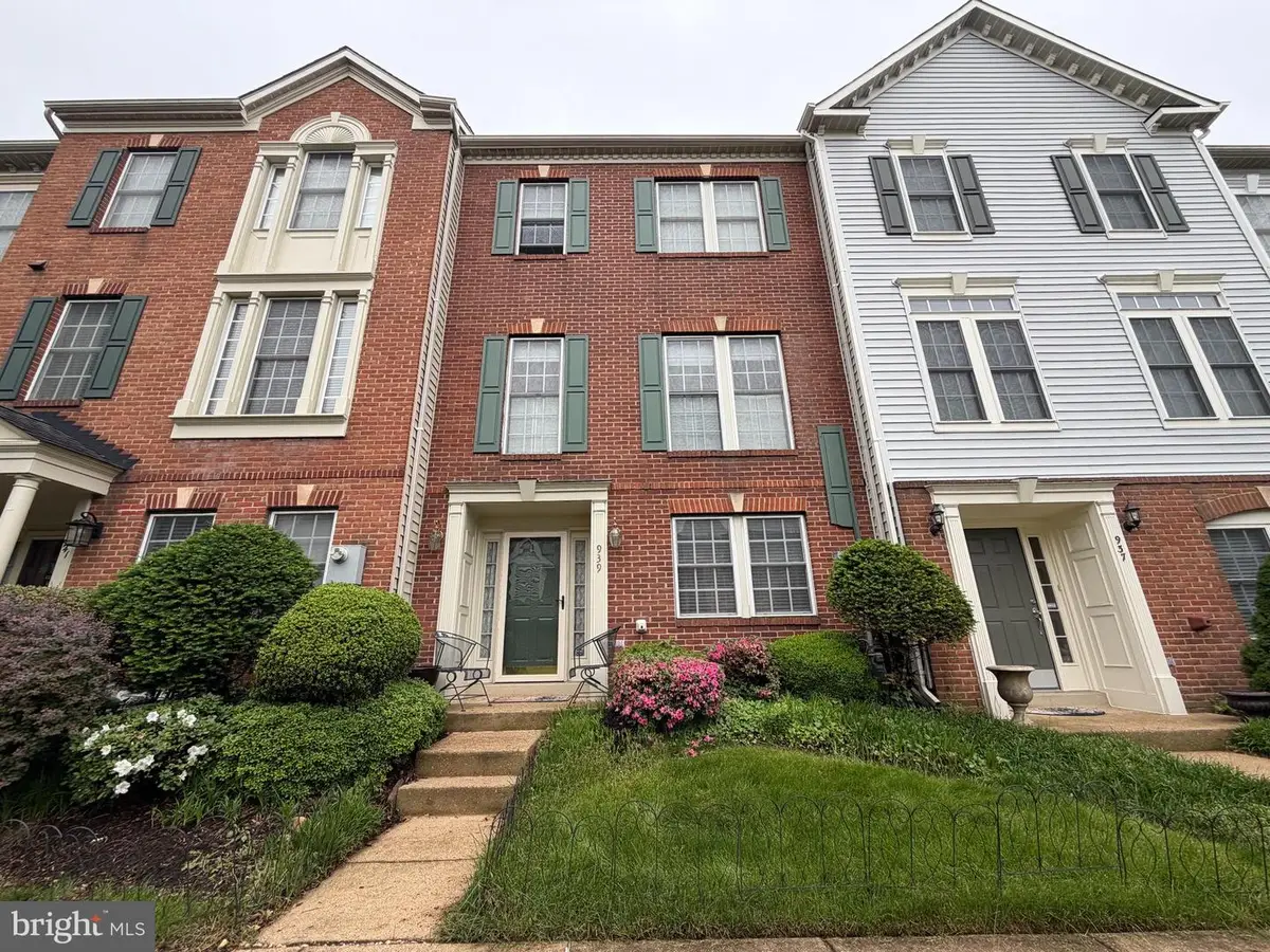 939 Harrison Cir, Alexandria, VA 22304 - #1