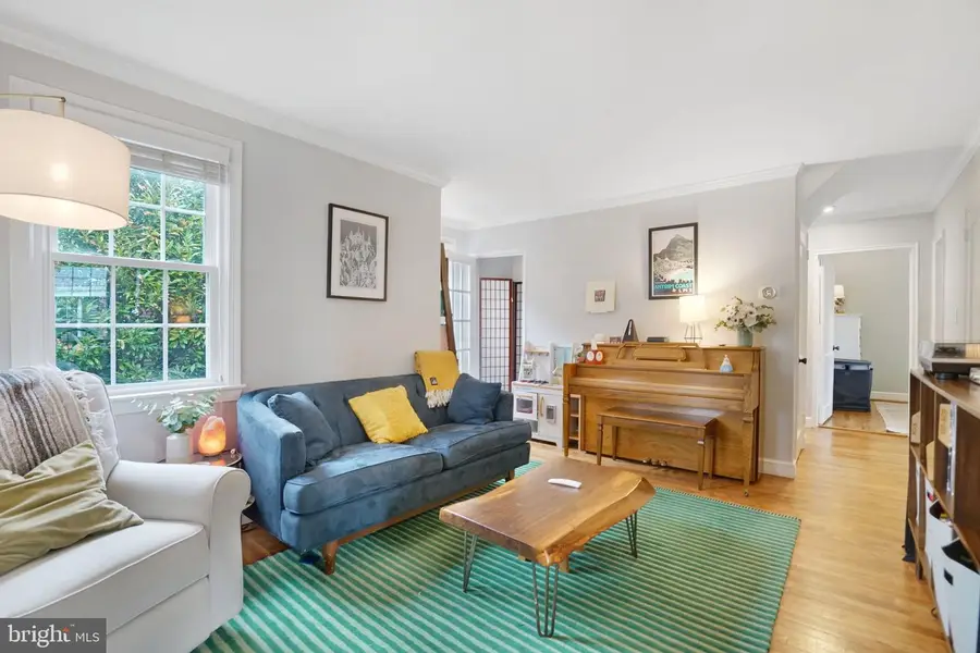 1901 Scroggins Rd, Alexandria, VA 22302 - #2