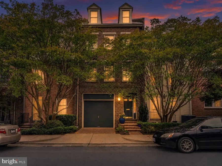 1118 N Pitt St N, Alexandria, VA 22314 - #2