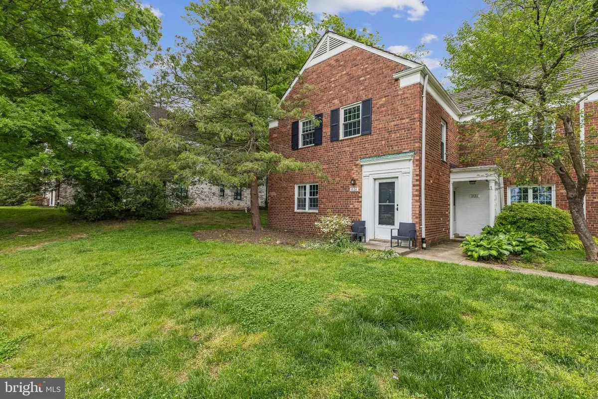 1024 Valley Dr, Alexandria, VA 22302 - #1