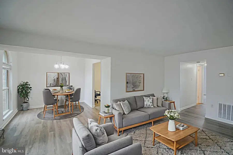 6 Canterbury Sq #301, Alexandria, VA 22304 - #2