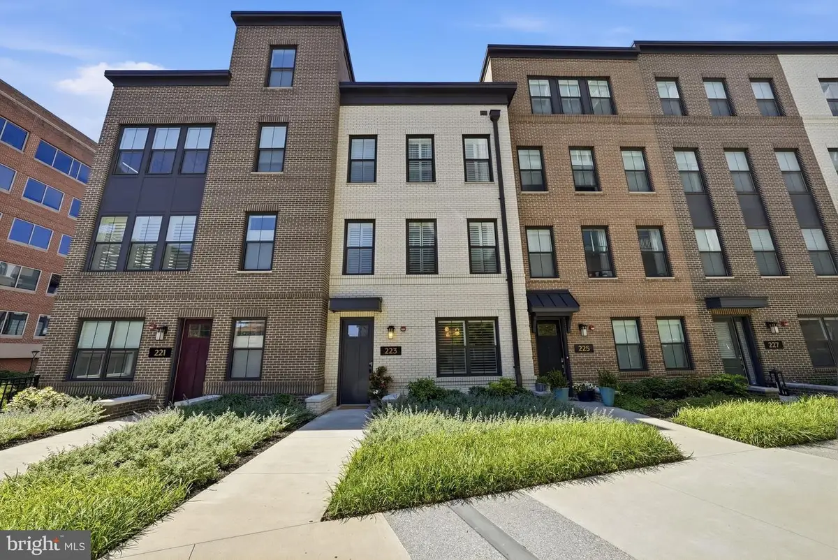 223 Montgomery, Alexandria, VA 22314 - #1