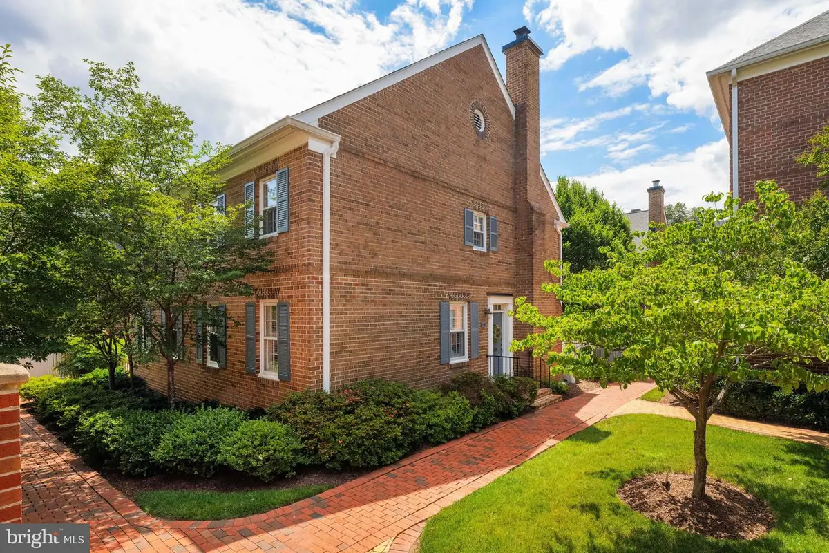 1039 N Pitt St, Alexandria, VA 22314 - #1