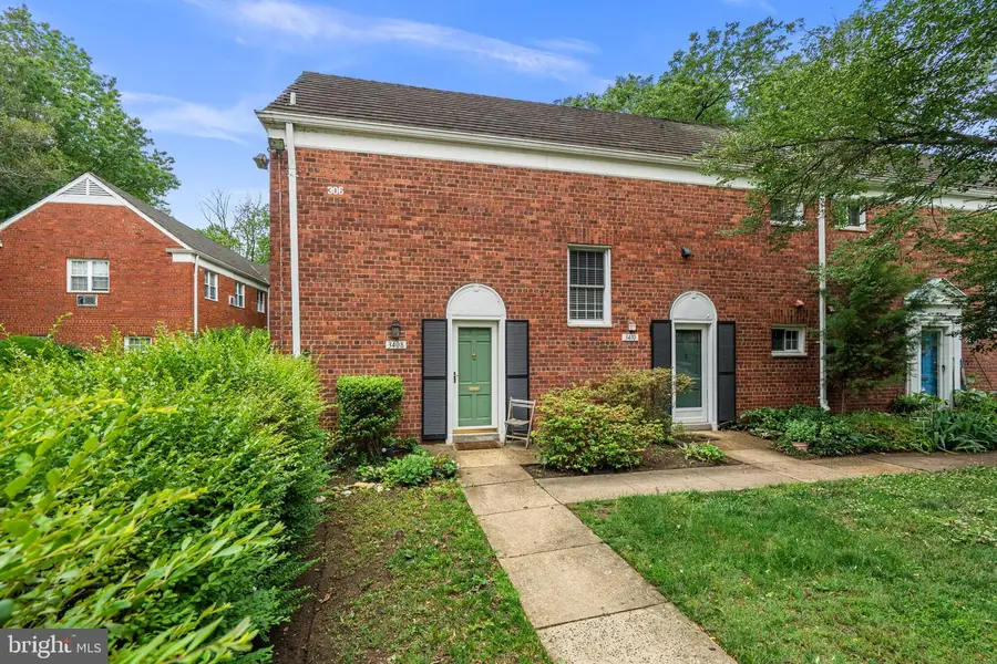 3408 Martha Custis Dr, Alexandria, VA 22302 - #2