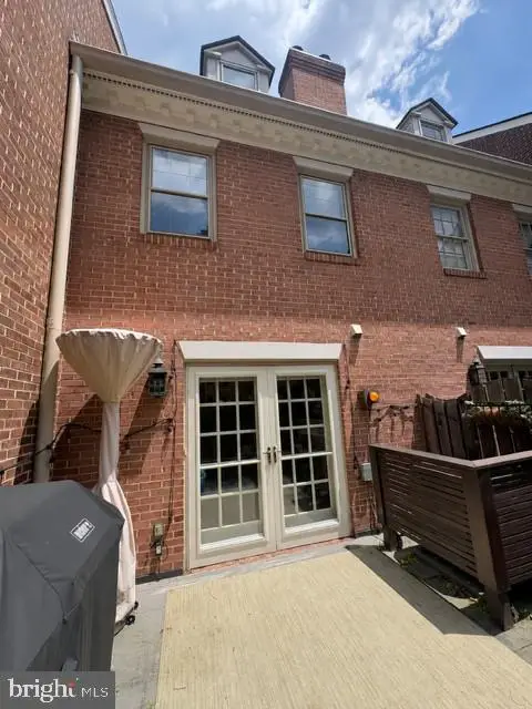 668 S Columbus St, ALEXANDRIA, VA 22314