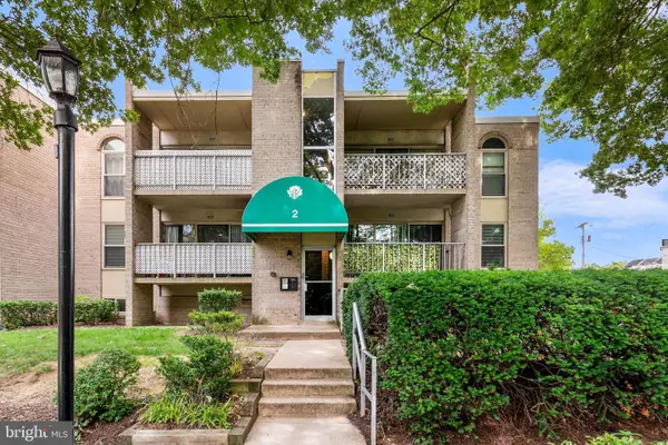 2 Canterbury Sq #202, ALEXANDRIA, VA 22304