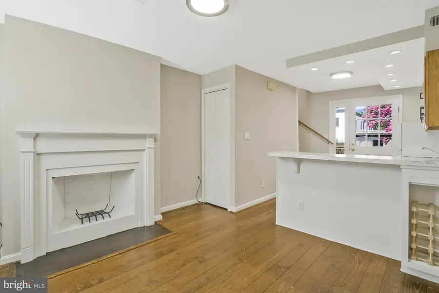 206 N Payne St N, Alexandria, VA 22314 - #3
