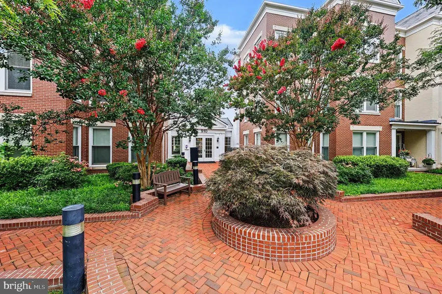 910 Powhatan St #303s, Alexandria, VA 22314 - #2