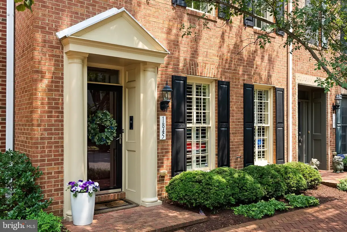 1845 Potomac Greens Dr, Alexandria, VA 22314 - #1