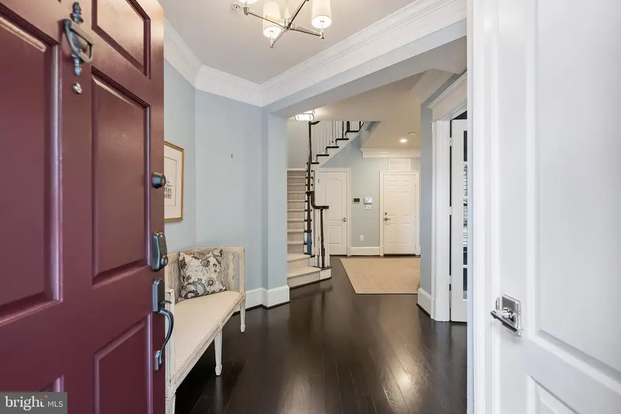 1845 Potomac Greens Dr, Alexandria, VA 22314 - #2